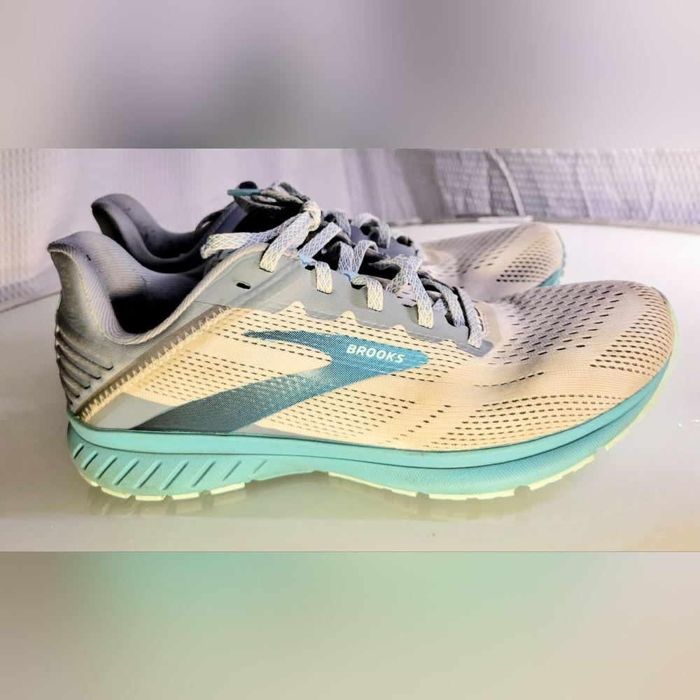Brooks Women’s Running Shoes in Light Gray and Teal Blue W9